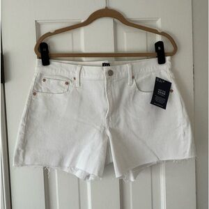 Gap size 12/31 white cut off shorts 5” inseam NWT